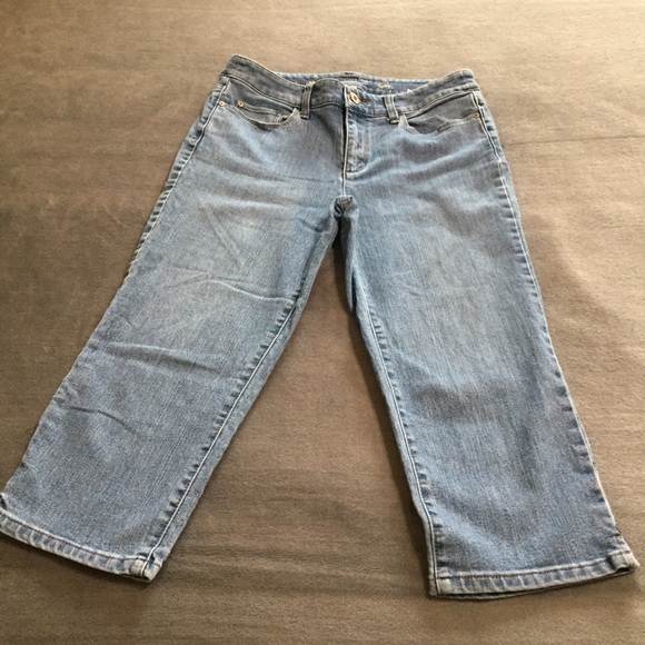 Christopher & Banks Denim - Faded Denim Capris Size 6 Christopher & Banks